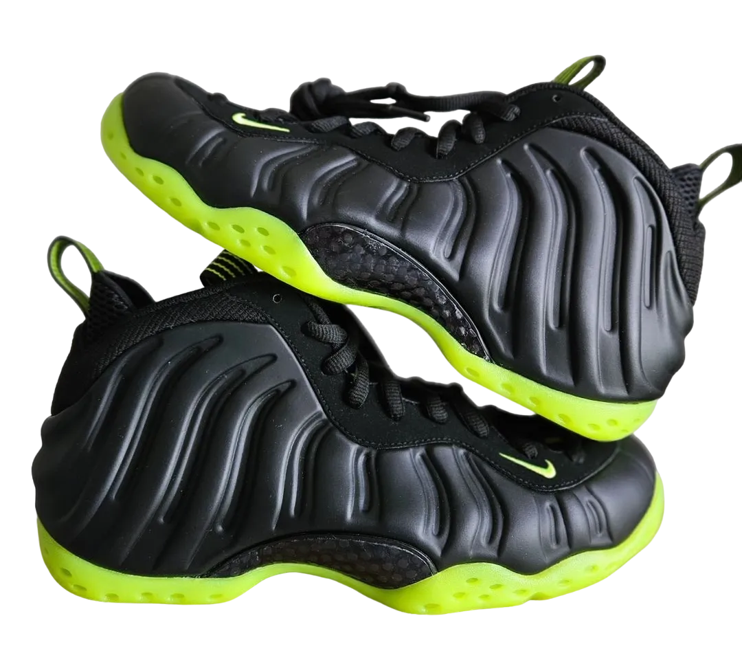 nike air foamposite one black volt