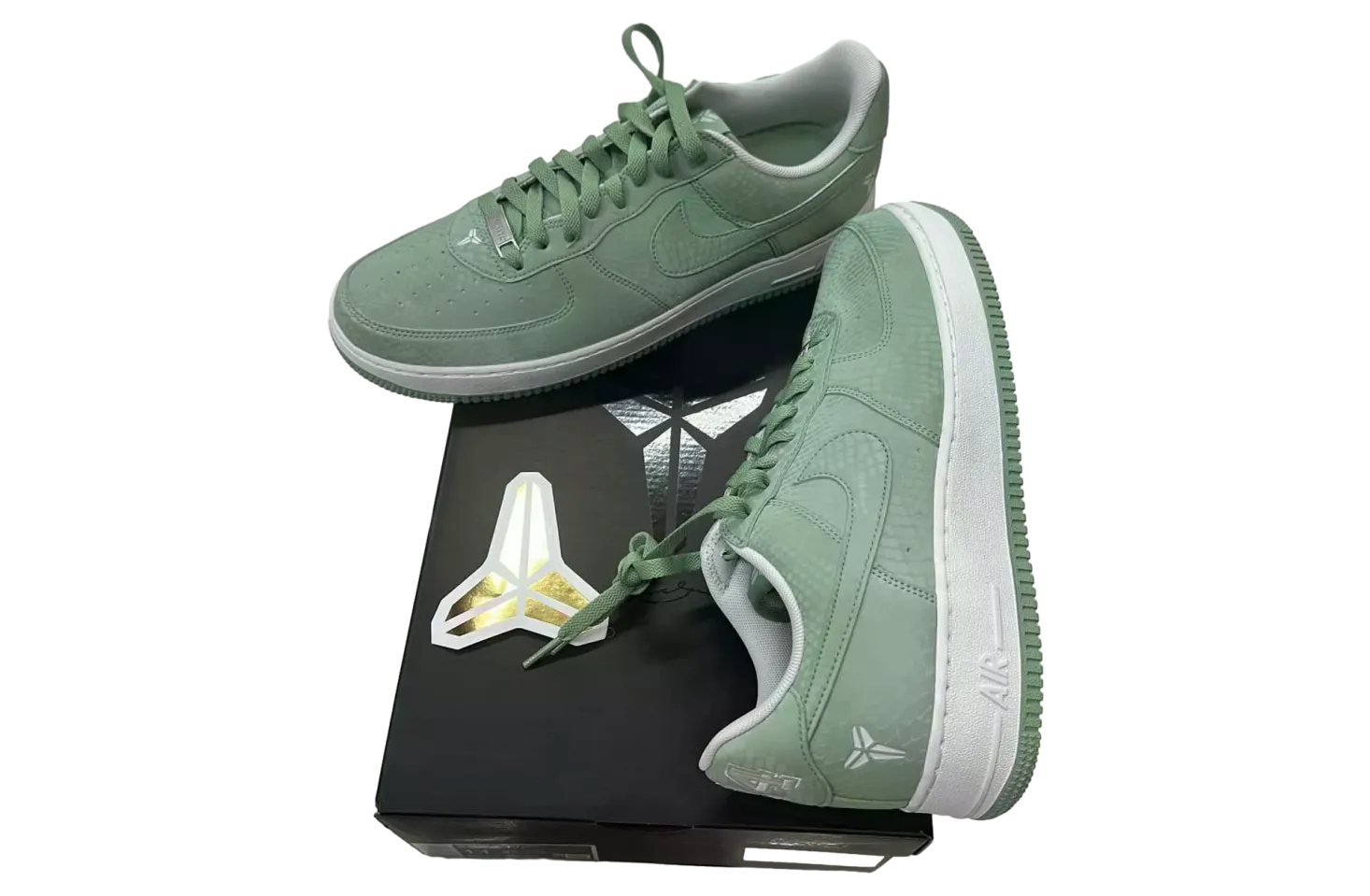 Lanzamientos de sneakers hoy