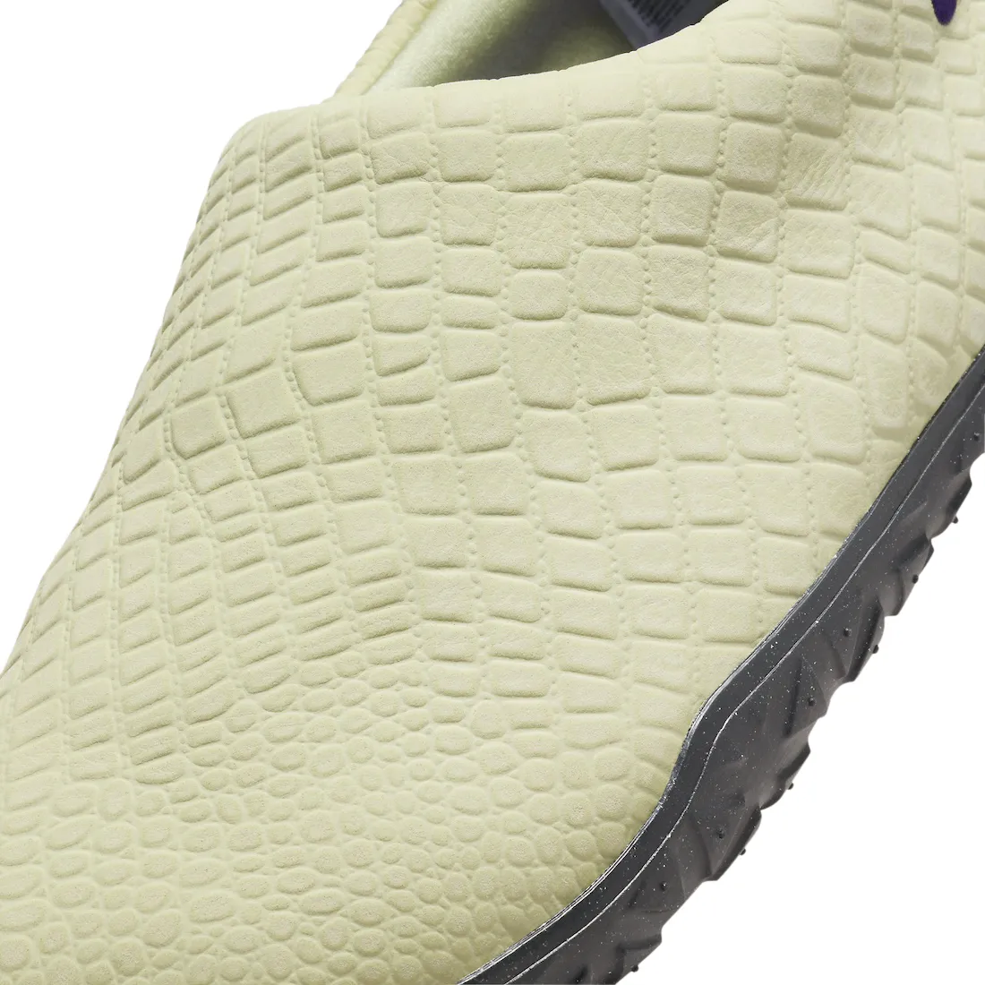 Nike ACG Air Moc Premium Olive Aura 5