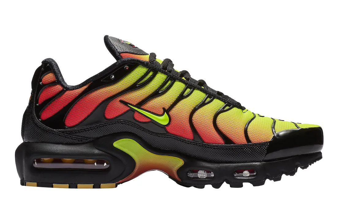 Nike WMNS Air Max Plus Volt Solar Red 1