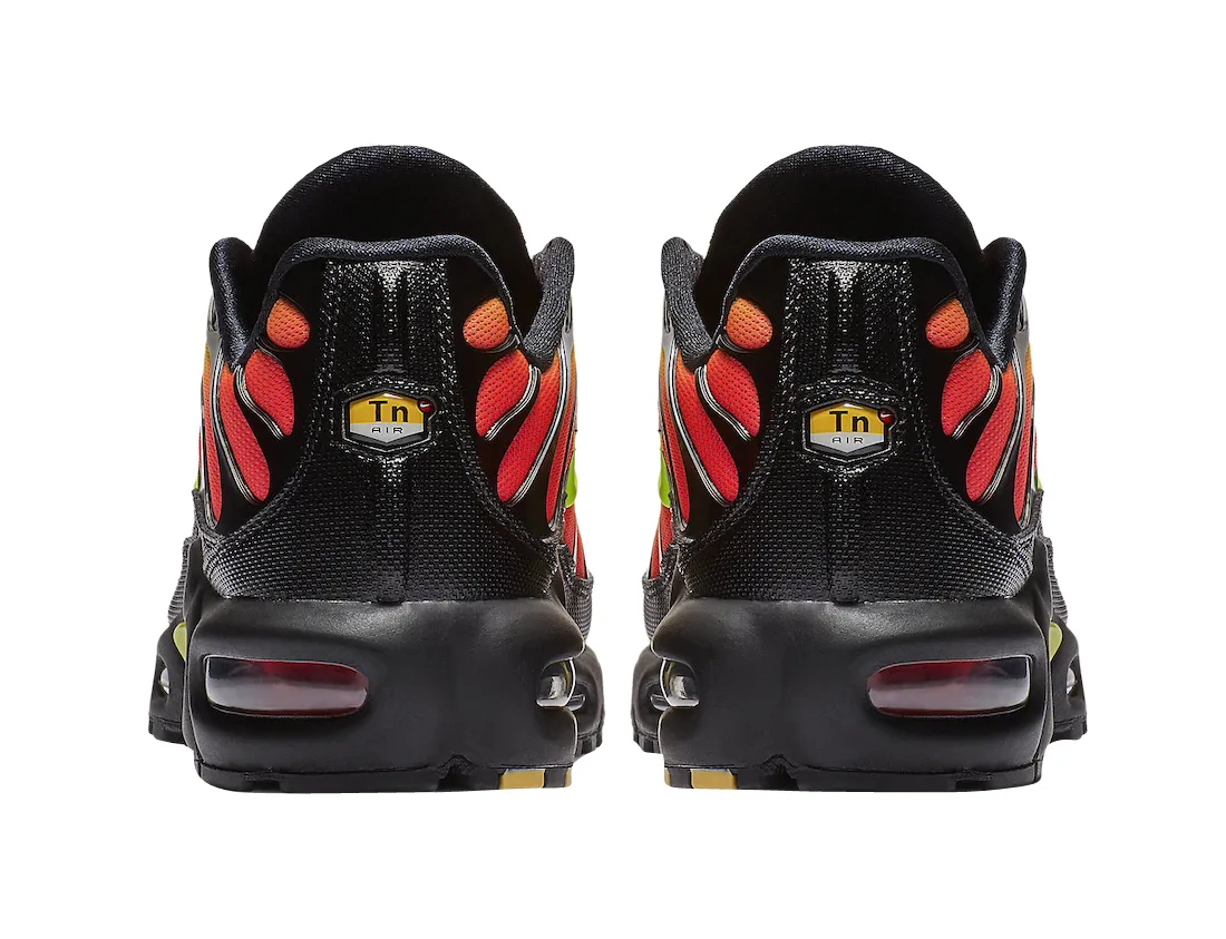 Nike WMNS Air Max Plus Volt Solar Red 3