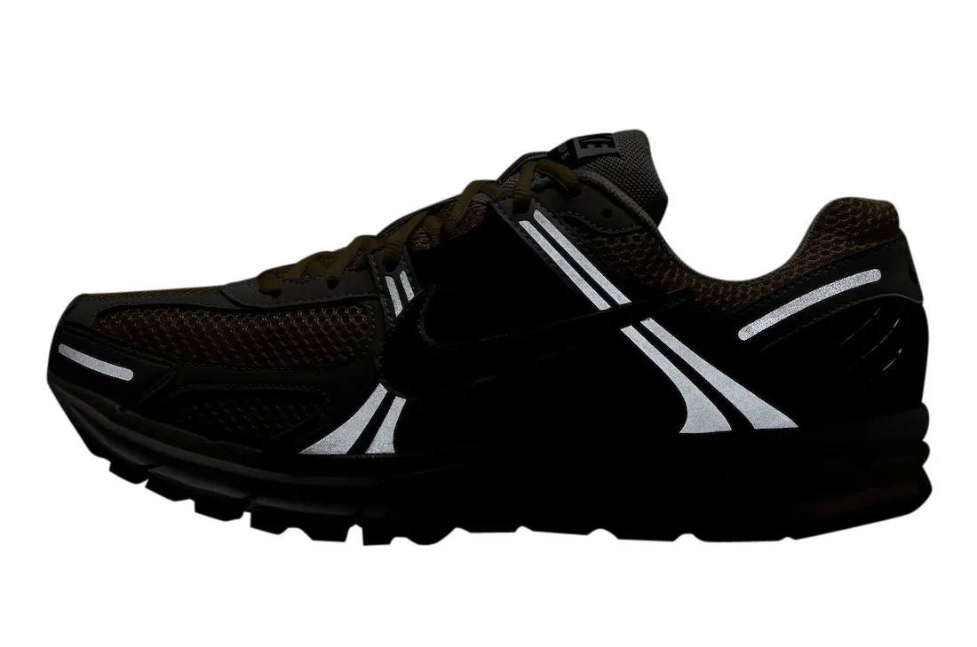 Nike Zoom Vomero 5 University Gold 6