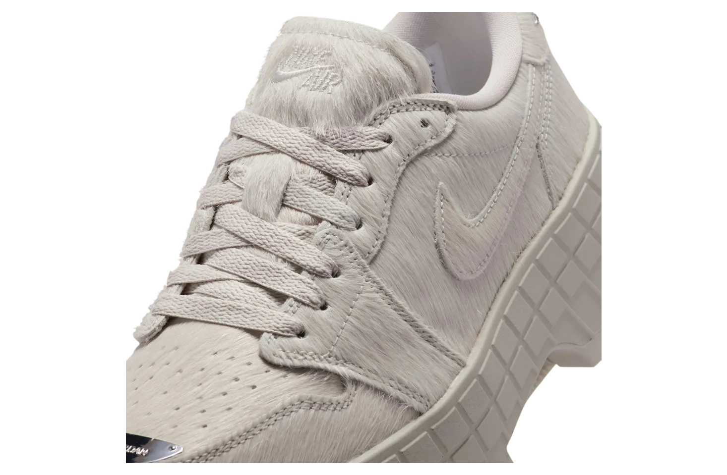 air jordan 1 low brooklyn light bone metallic silver 4