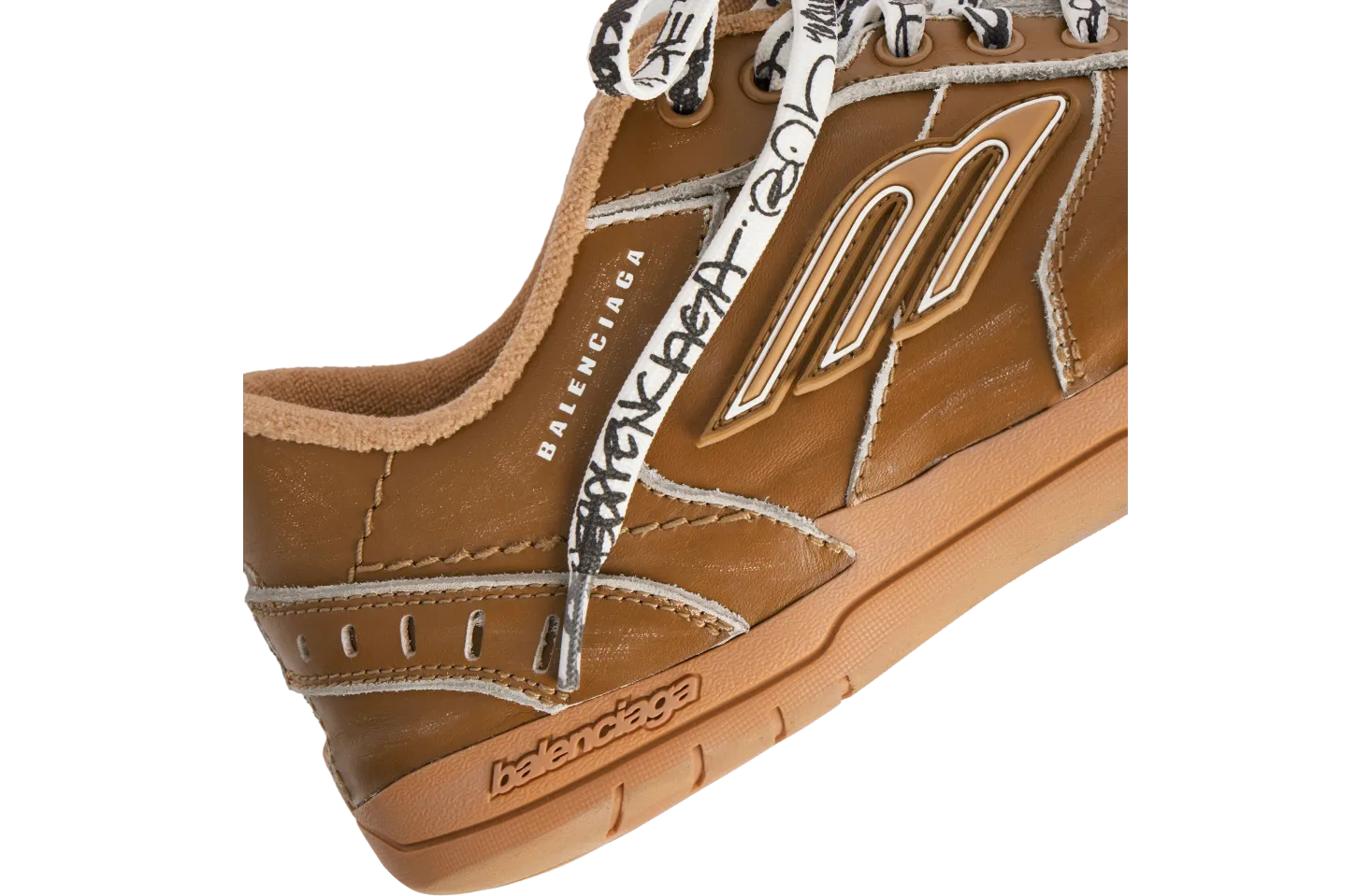 balenciaga hamptons medium worn out camel 0
