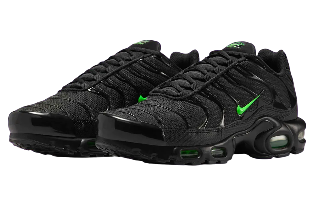 nike air max plus black green strike 0