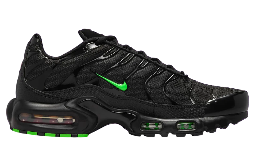 nike air max plus black green strike 1