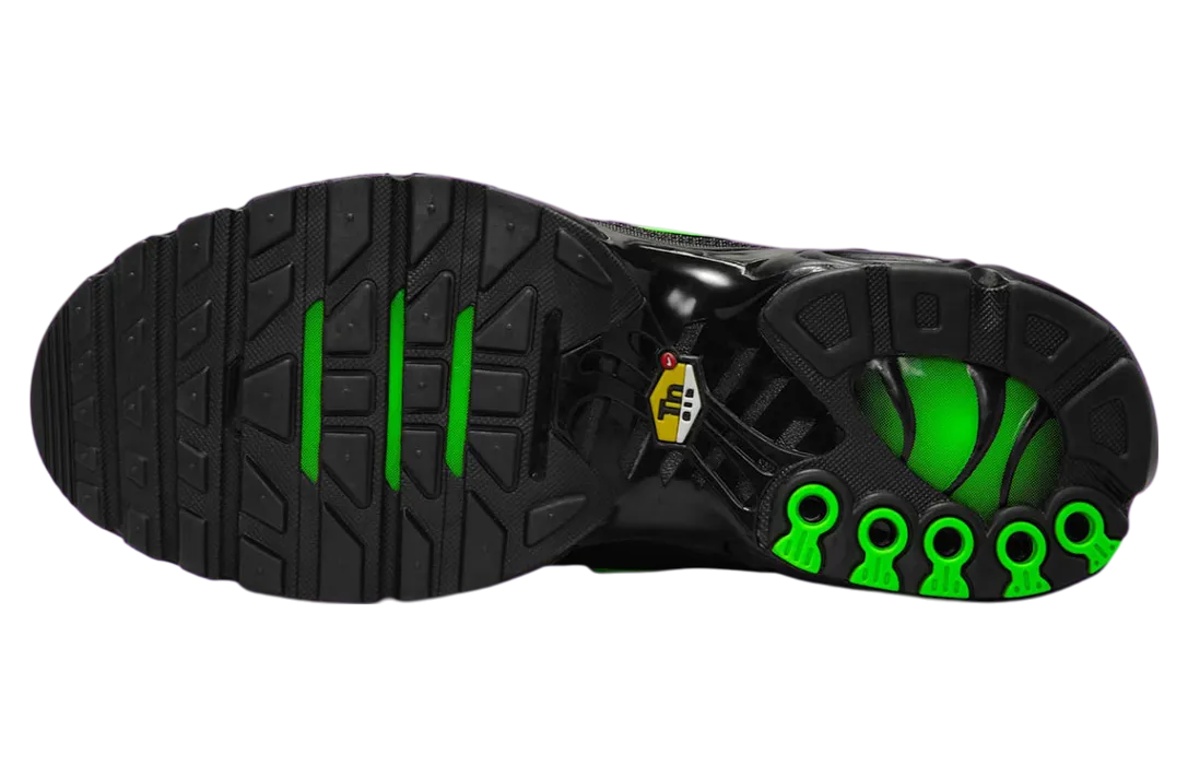 nike air max plus black green strike 4