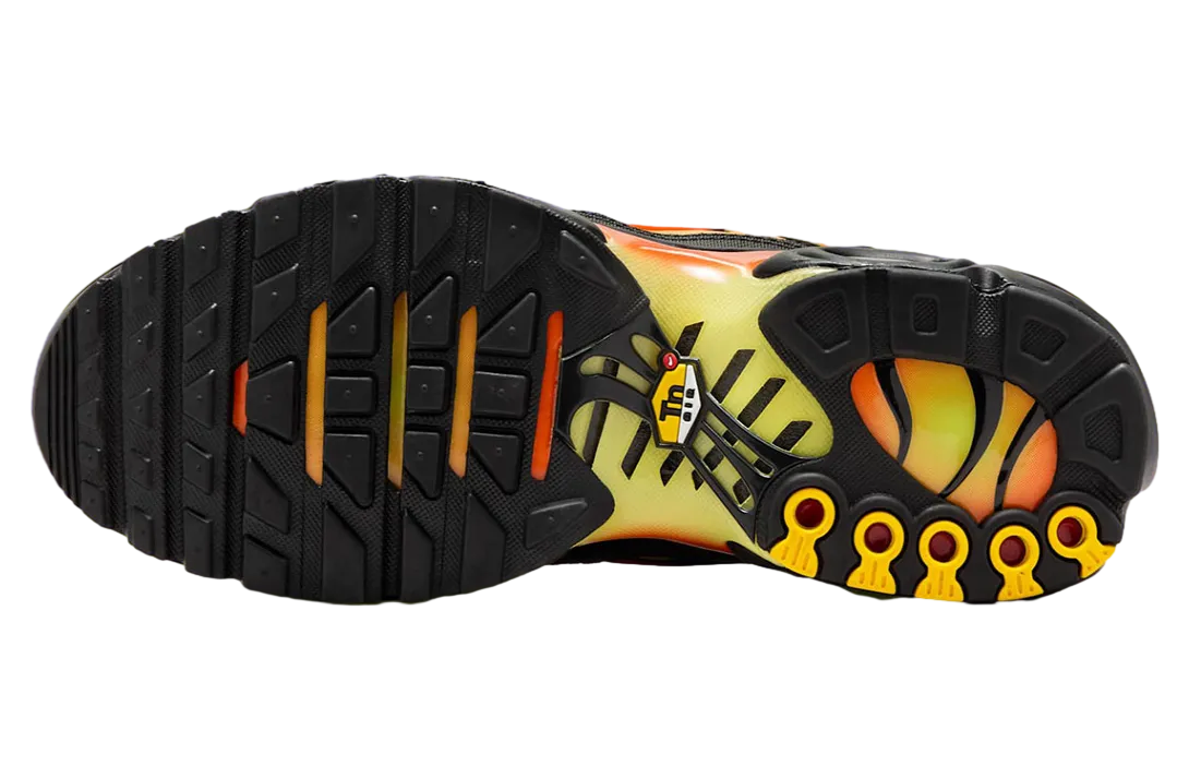 nike air max plus black lightening orange 4