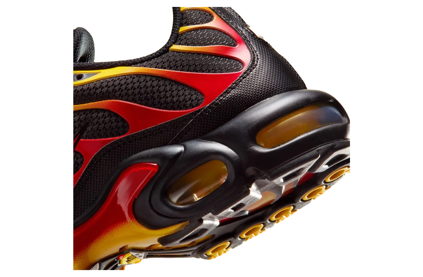 nike air max plus black university gold university red 5