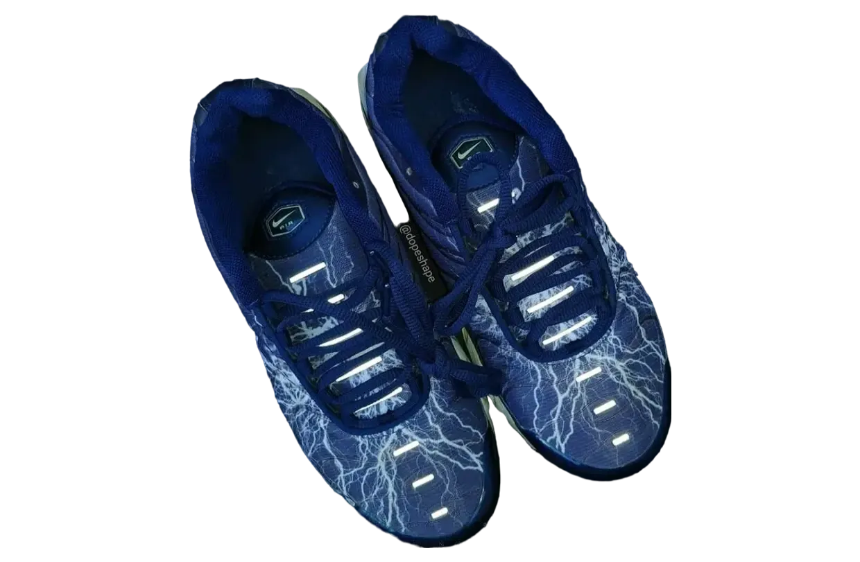 nike air max plus eclair lightning midnight navy salsa red 1