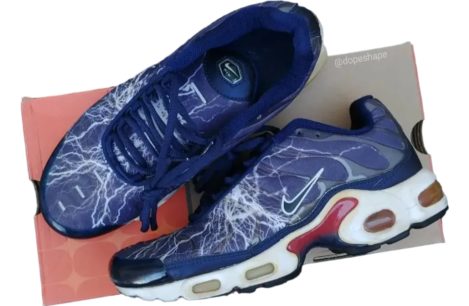 nike air max plus eclair lightning midnight navy salsa red