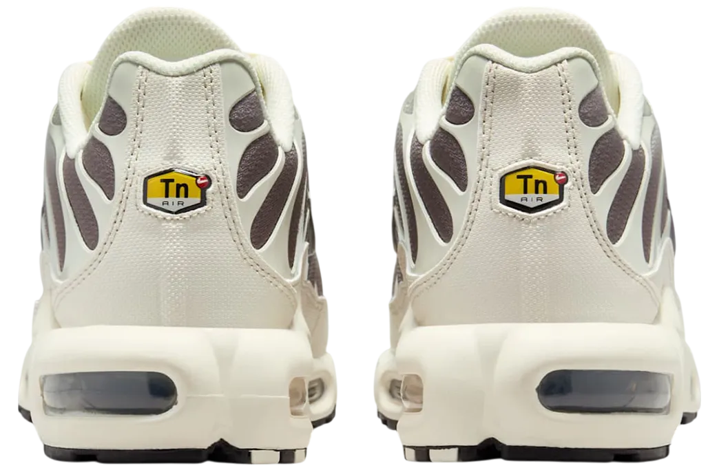 nike air max plus light orewood brown black 2