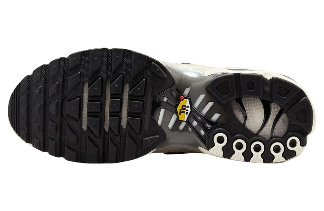 nike air max plus light orewood brown black 3