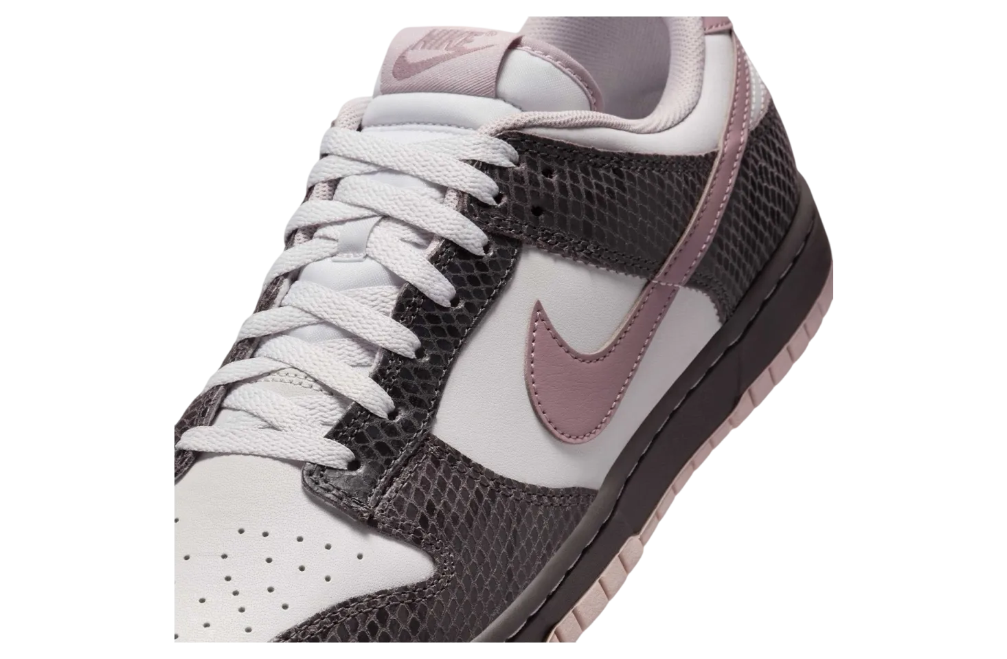 nike dunk low se snakeskin 5