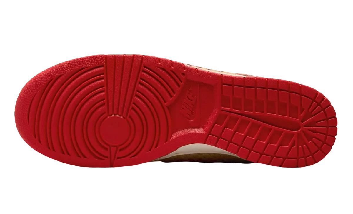 nike dunk low strawberry waffle 4