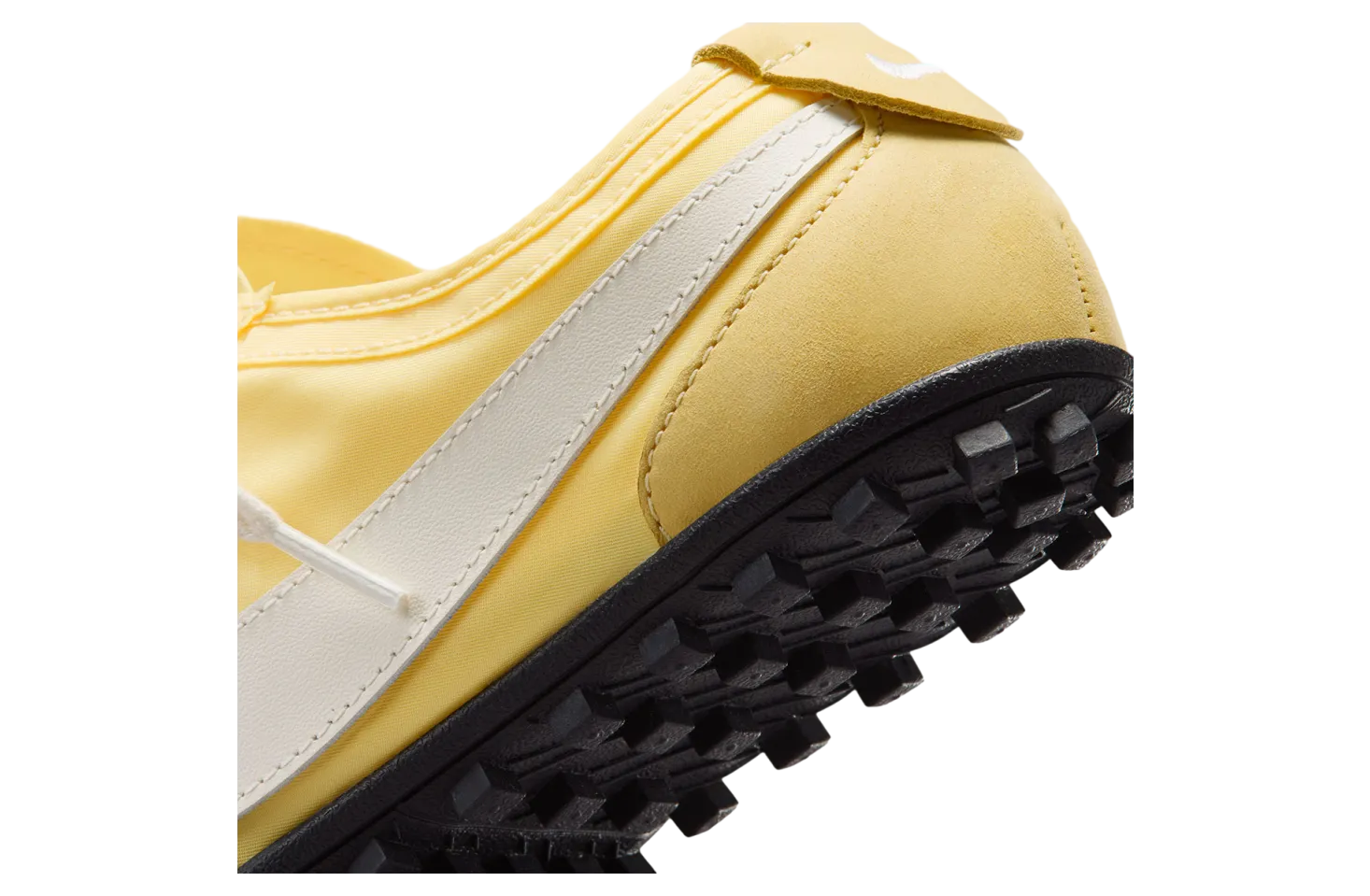 nike moon wmns soft yellow soft pearl 6