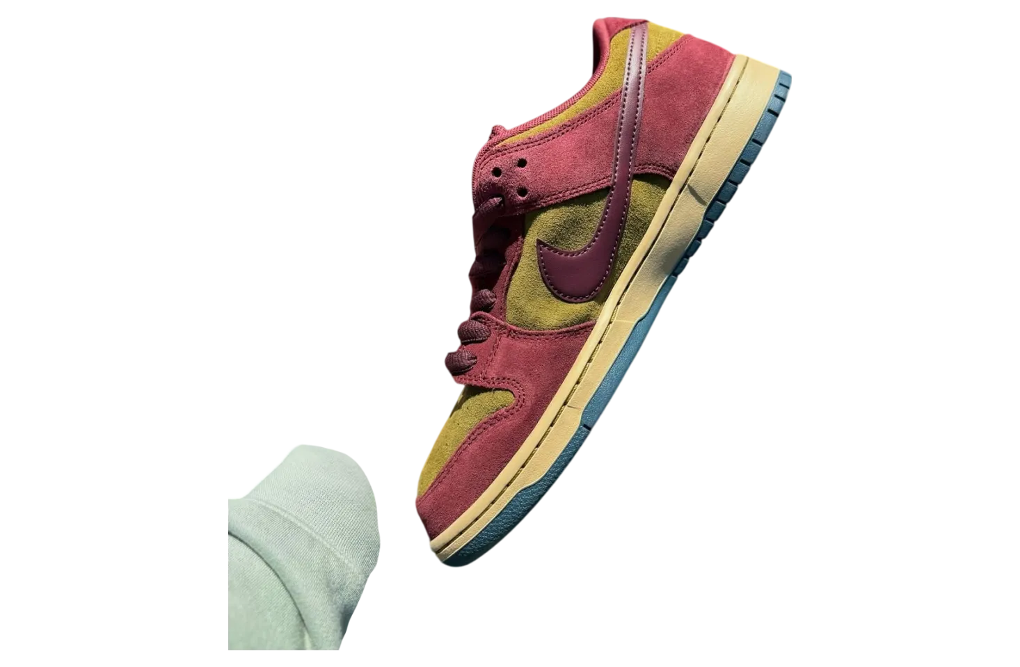 nike sb dunk low dark team red burgundy crush 0