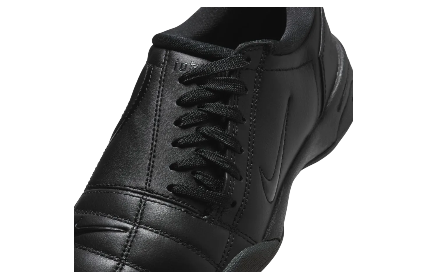 nike total 90 iii wmns triple black 5