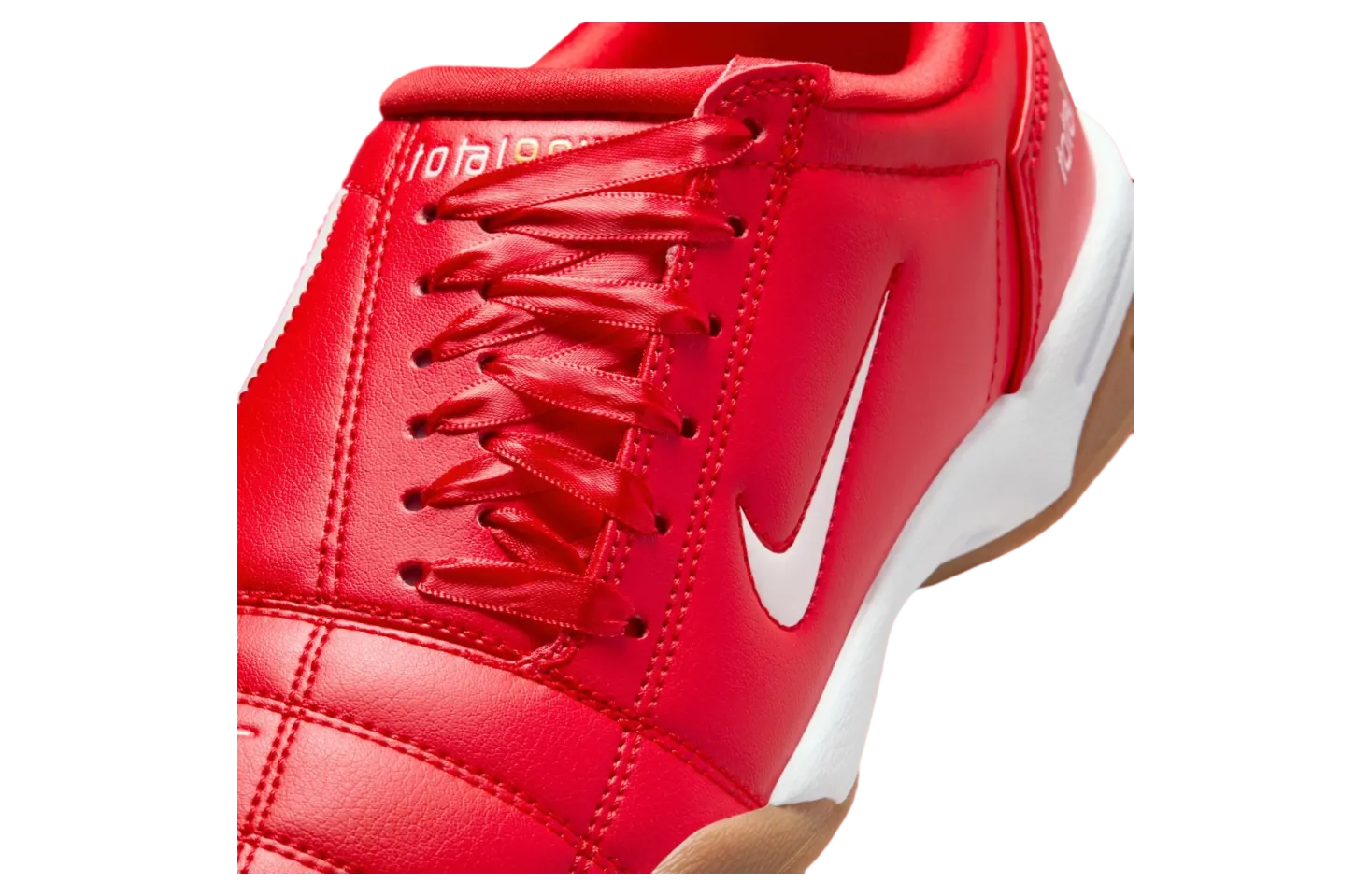 nike total 90 iii wmns university red gum medium brown 3