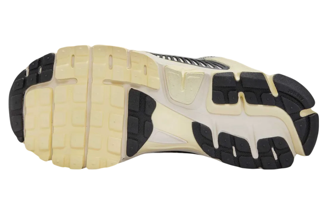 nike zoom vomero 5 alabaster pale ivory 4