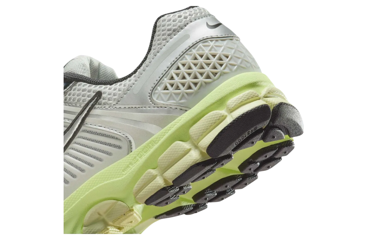 nike zoom vomero 5 metallic silver barley volt 5