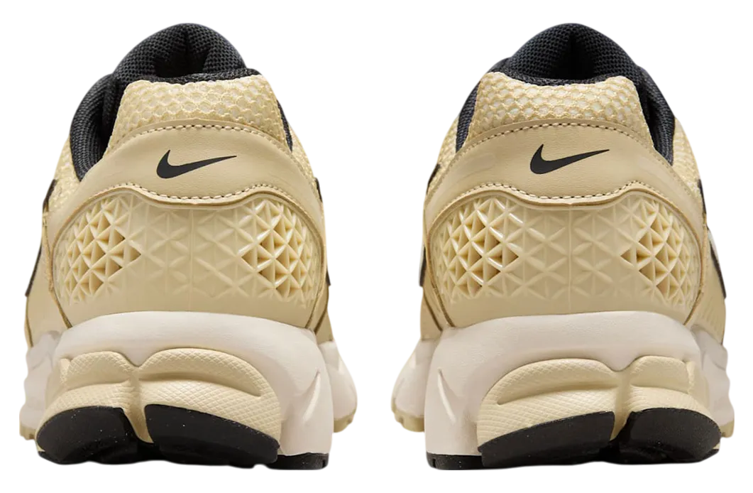 nike zoom vomero 5 wmns gold white 2