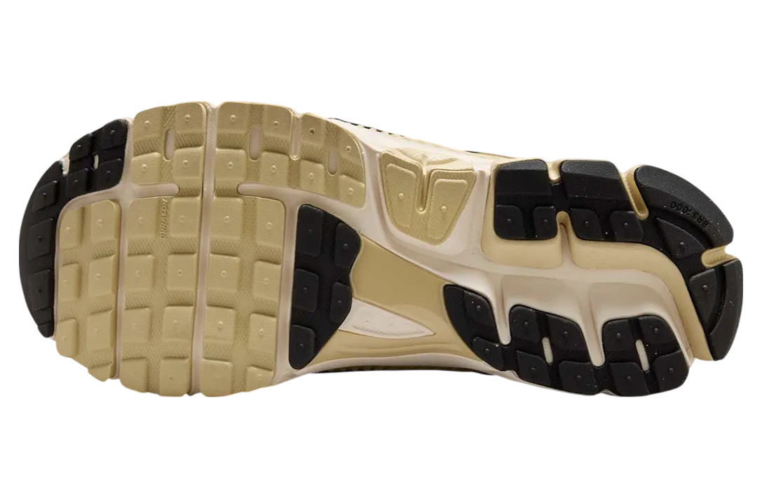 nike zoom vomero 5 wmns gold white 3