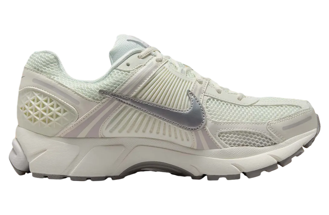 nike zoom vomero 5 wmns sail metallic silver vast grey 0