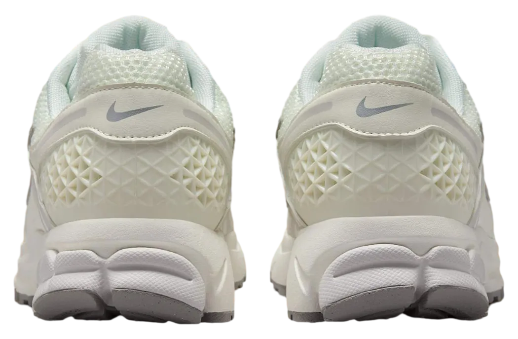 nike zoom vomero 5 wmns sail metallic silver vast grey 2