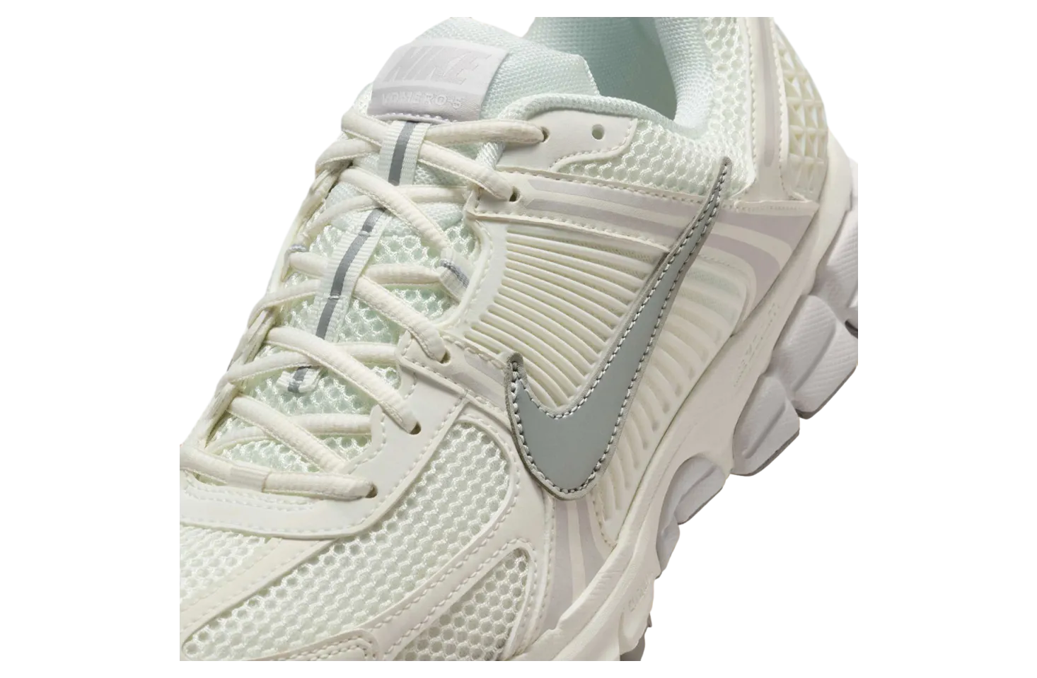 nike zoom vomero 5 wmns sail metallic silver vast grey 3