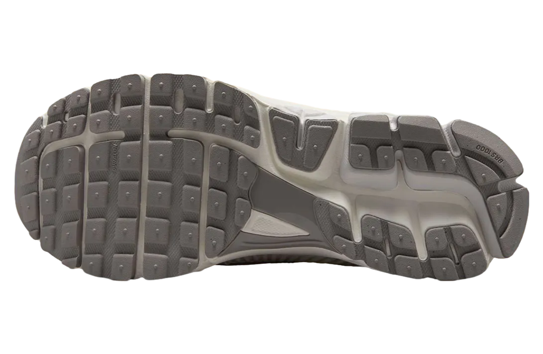 nike zoom vomero 5 wmns sail metallic silver vast grey 5