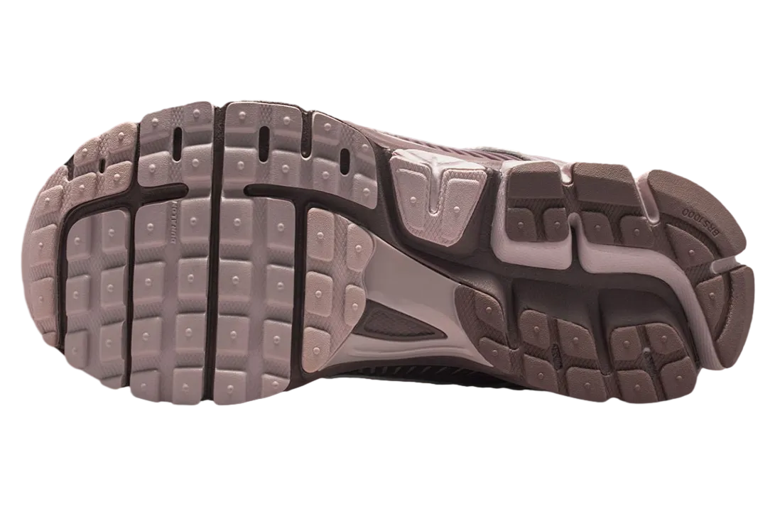 nike zoom vomero 5 wmns tattoo particle rose 1