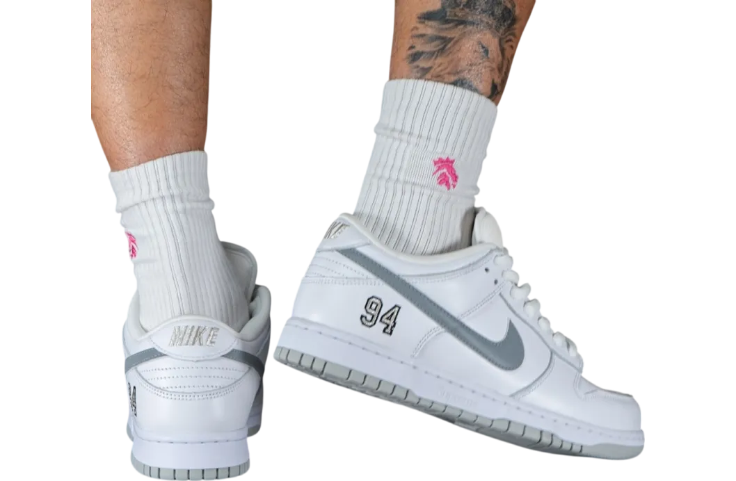 supreme x nike sb dunk low white metallic silver white 8