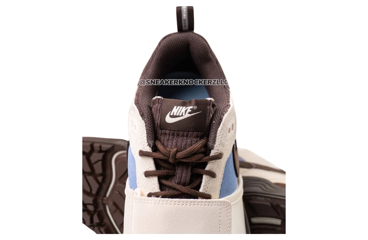 travis scott x nike zoom field jaxx leche blue 4