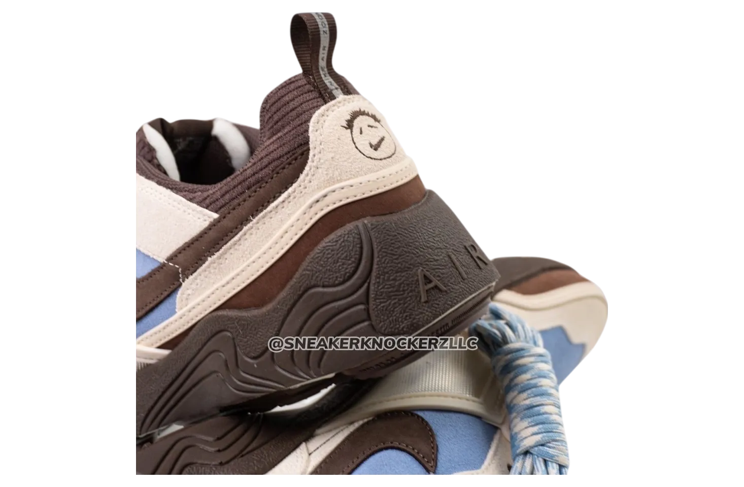 travis scott x nike zoom field jaxx leche blue 6